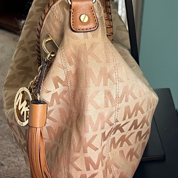 MICHAEL KORS Authentic Tan/Chestnut Monogram Hobo Shoulder Bag - Picture 3 of 8